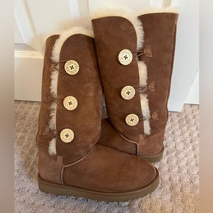 UGG Bailey Button Triplet Boot-Chestnut